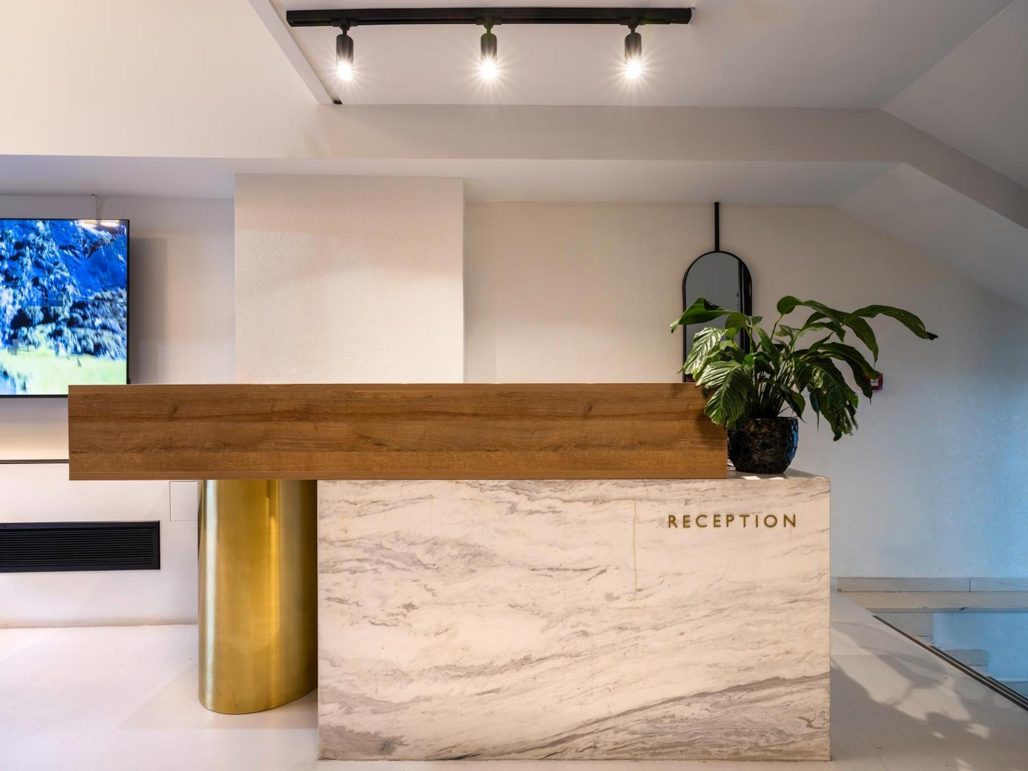 Regal Mitropoleos Hotel 4*